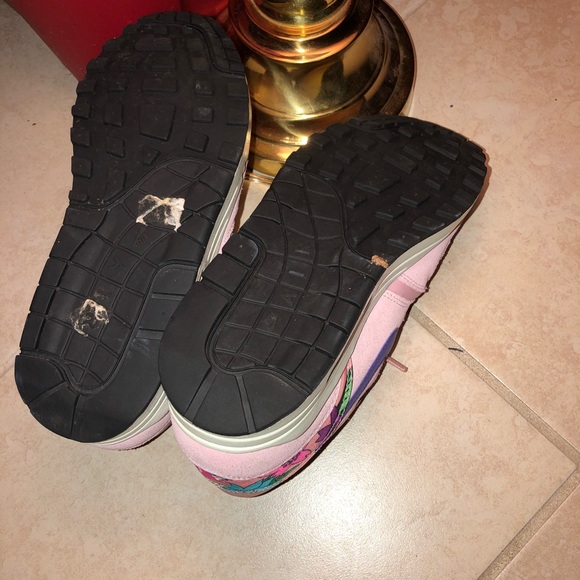 Nike - Picture 5 of 5